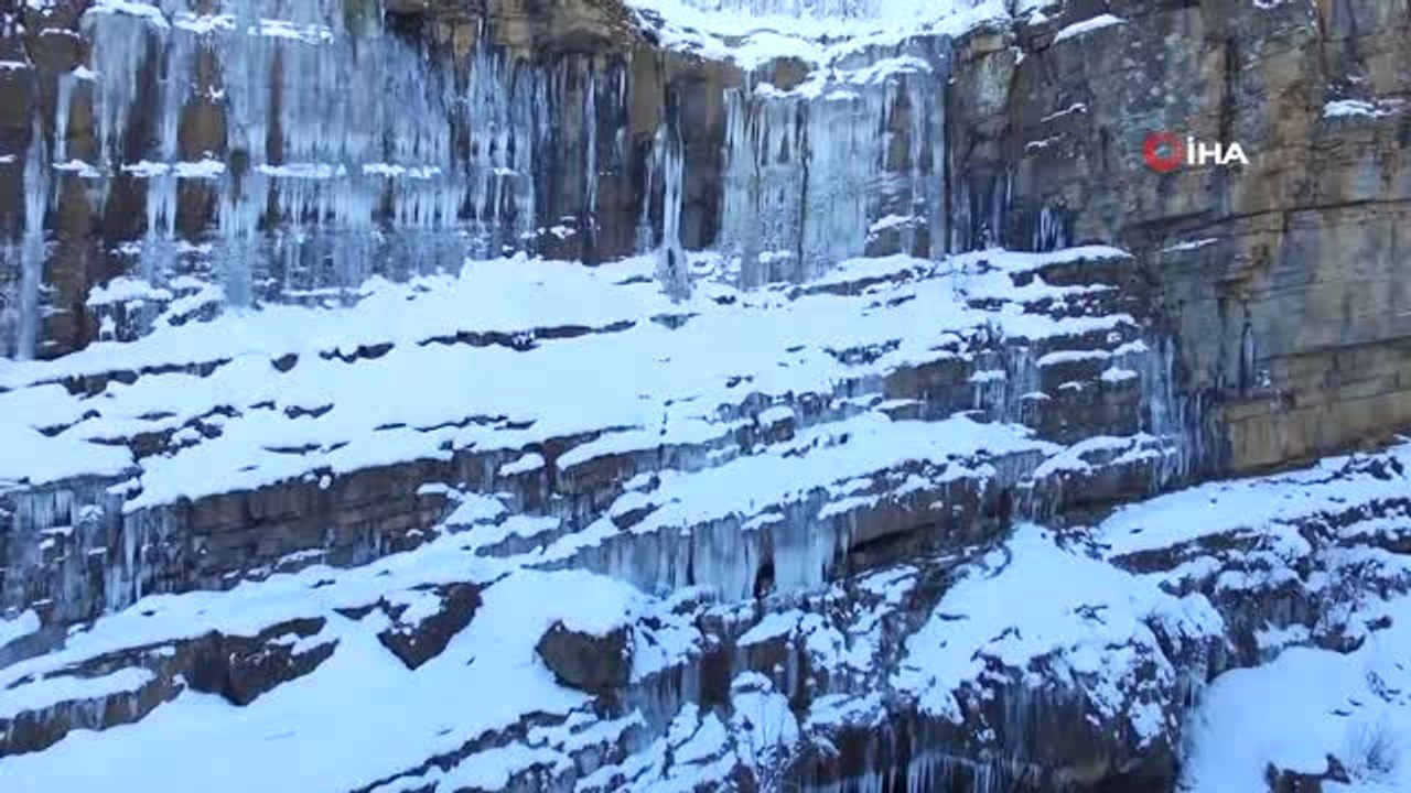 Beytüşşebap Buz Tuttu... Buz Tutan Beytüşşebap Kırsalı Havadan Görüntülendi