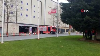 AVM otoparkında yangın paniği