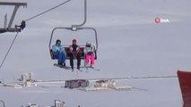 Sarıkamış Cıbıltepe Kayak Merkezi'nde Haftasonu Yoğunluğu
