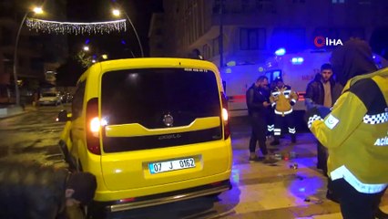 Ticari taksiye çarpan otomobil eczaneye girdi: 2 yaralı