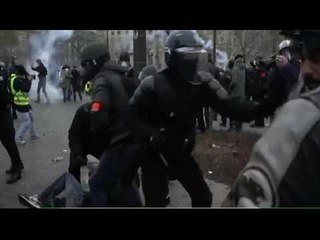 Protesta në Francë, arrestohen 244 “jelëkverdhë” - News, Lajme - Vizion Plus