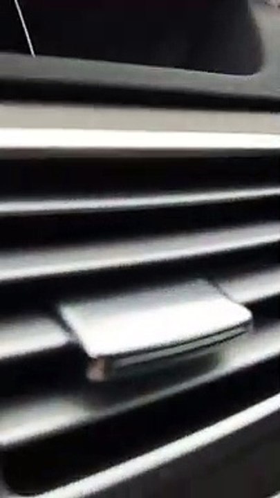 Il fait de la trottinette à 85 km/h sur l'autoroute A86 (France)