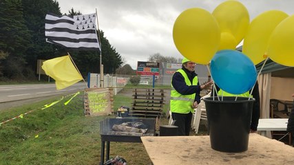 Les Gilets jaunes s’organisent près du rond-point de Chicago