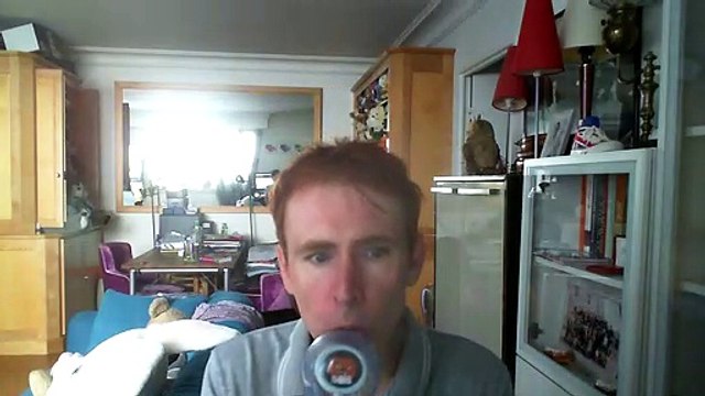 Wiwi égratigne so good to be back home again des Tourists