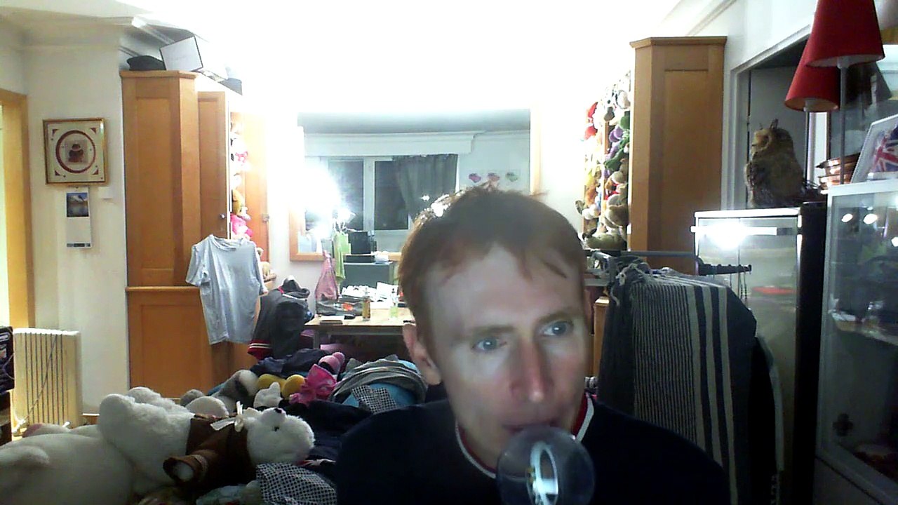 Wiwi égratigne "every now and then" des Noisettes