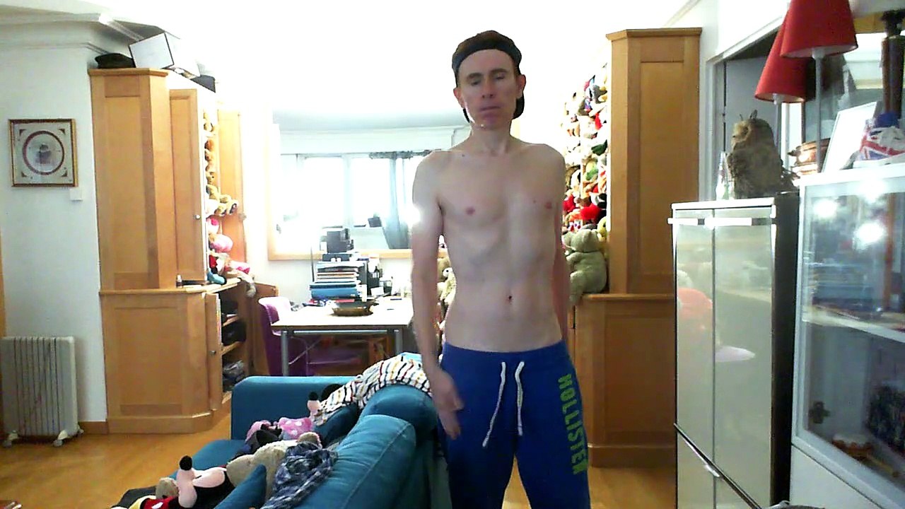 Wiwi kameloualise "we are different" des Members Of Mayday