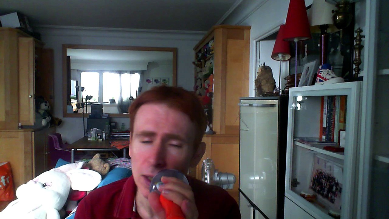 Wiwi égratigne "rastaman chante" de Taïro