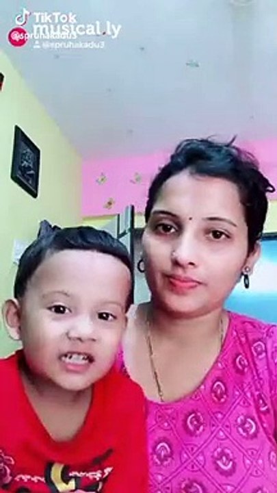 Funny Pathan Girls with baby |  Comedy Dialogue On Musically TikTok