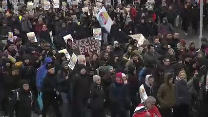 Antifasiszta tüntetés az AfD kongresszusánál