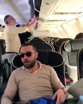 هذا ما فعله نجوم الغناء بعد أن حطّت الطائرة