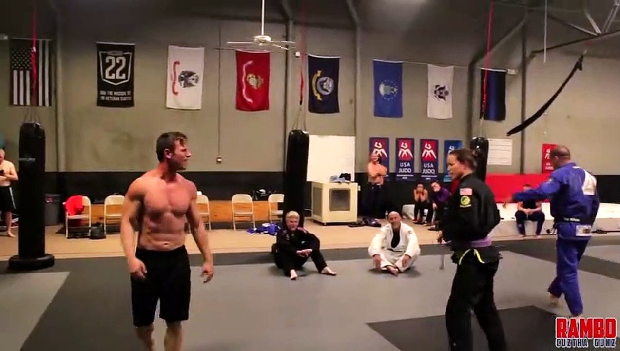 Bodybuilder VS champion de Jiu-Jitsu - Qui remporte le combat...