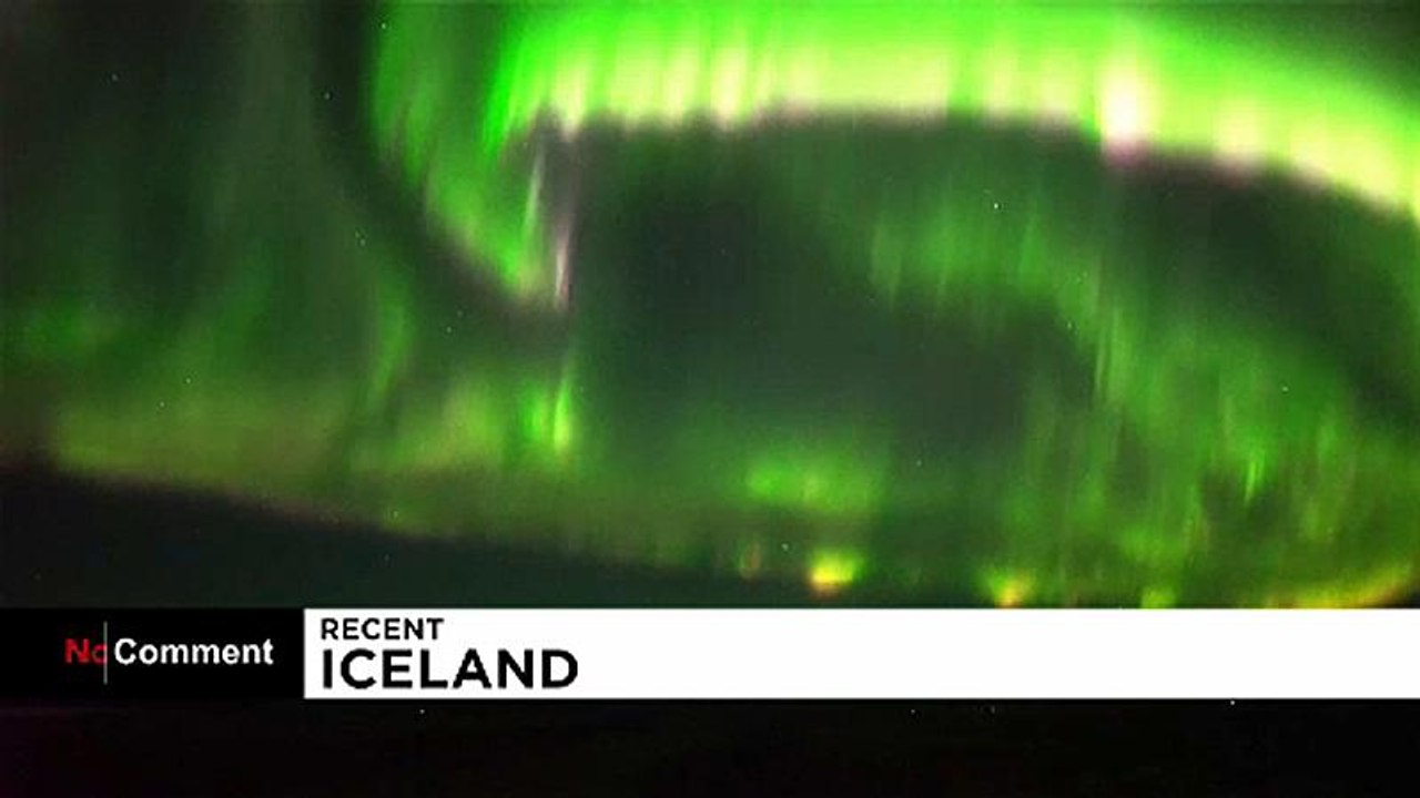 Island: Polarlichter lenken Autofahrer ab