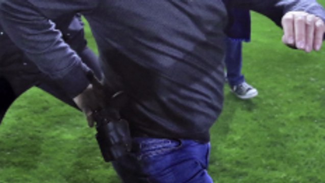 Gun-toting PAOK Salonika president invades pitch in Greek Super League
