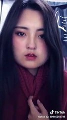 Livestream chỉ hở nửa mặt trên, hot girl lần đầu kéo áo xuống lộ mặt thật tụt huyết áp
