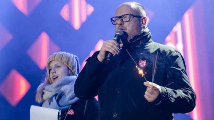 Murdered mayor Pawel Adamowicz: thousands march in Poland to mourn Gdansk chief