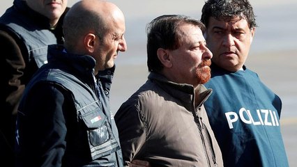 Cesare Battisti aterriza en Italia tras décadas huido