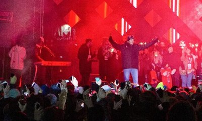 Belediye Başkanı sahnede bıçaklandı