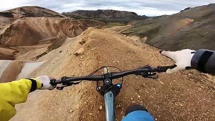VTT dans les montagnes en Islande