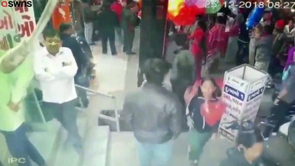 Un vendeur de ballons provoque une explosion devant un supermarché en Inde