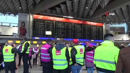 Güvenlik Personellerinin Grevi Hava Trafiğini Alt Üst Etti- Grevden 220 Bin Yolcu Etkilendi