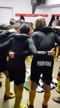 La joie dans les vestiaires des U17 après leur victoire