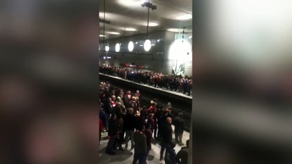 La Afición del Athletic Canta en el Metro de Bilbao tras el Triunfo ante el Sevilla