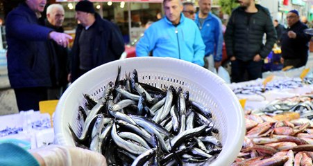 Hamsinin Fiyatının 30 Lira Olduğunu Gören Vatandaşlar, Kasaba Yöneliyor: Et Alırım Daha İyi