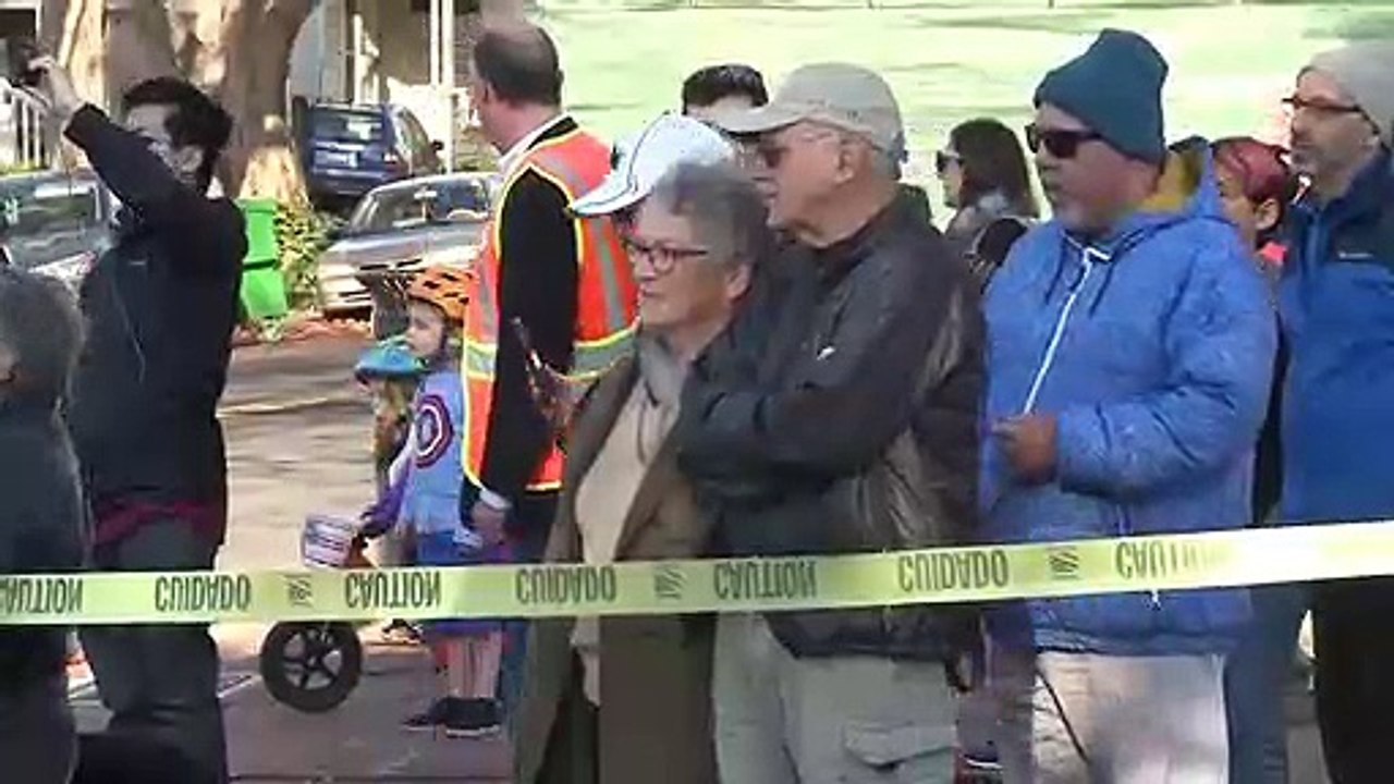 Haus auf Rädern: 181-Tonnen-Gebäude wird auf Straße transportiert