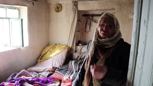 Evi yanan yaşlı kadın yardım bekliyor - DENİZLİ
