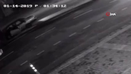 Palmiye Ağacına Saplanan Otomobil Güvenlik Kamerasında