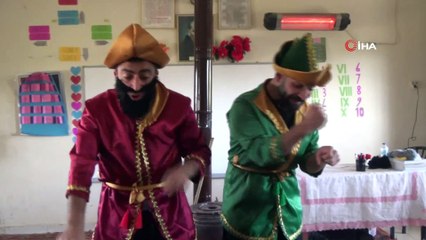 Hayatlarında ilk defa Hacıvat ile Karagöz'ü izlediler