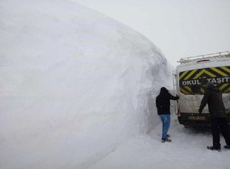 Kar Yağışının Esir Aldığı Karlıova'da Öğrenciler 18 Günlük Tatilin Ardından Ders Başı yaptı