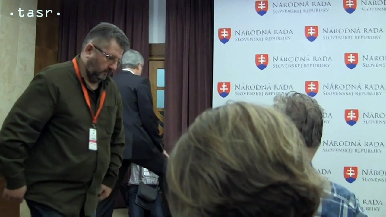 B. Bugár odovzdal podpisy pre svoju prezidentskú kandidatúru