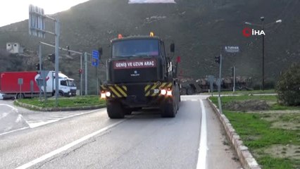 Hatay Sınırına Tank ve Askeri Araç Sevkiyatı Sürüyor