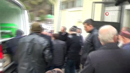 Duş almak için banyoya koyduğu soba kovası sonu oldu