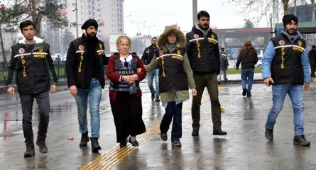 Eşini Öldürüp, Cesedini Karton Kutuya Koyan Kadın Adliyeye Çelik Yelekle Getirildi