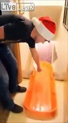 Luge enflammée dans l'escalier  leur maison prend feu !