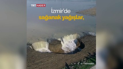 İzmir'de aşırı yağışlardan sonra derin obruklar oluştu