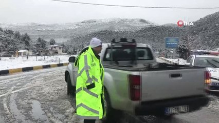 Download Video: Antalya-Konya Kara Yolunda Ulaşım Kar Yağışı Nedeniyle Güçlükle Sağlanıyor