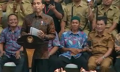 Bertemu Perangkat Desa, Jokowi Janji Penyetaraan Gaji