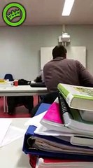 La blague du chat faite par les élèves à leur prof