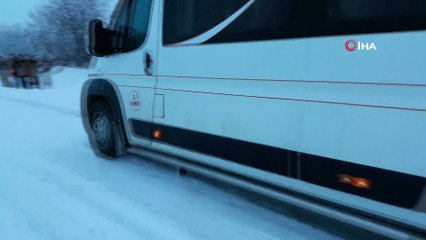 Sungurlu’da köye giden öğretmenler karda mahsur kaldı