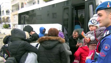 Fırtınada botları sürüklenen göçmenleri Sahil Güvenlik kurtardı - BALIKESİR