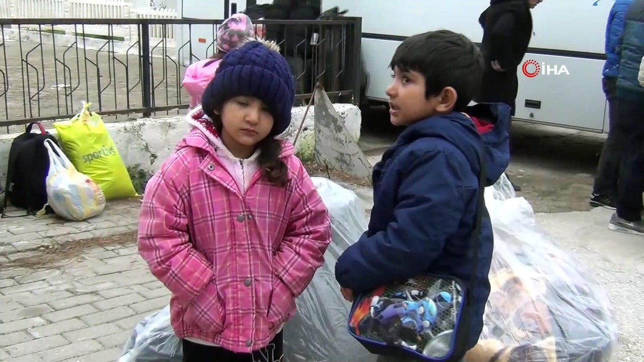 Ege'de fırtınaya yakalanan mültecileri sahil güvenlik ekipleri kurtardı