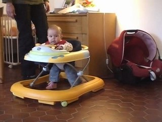 Marie fait du trotteur