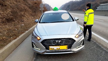 번호판 가리고 고속도로 주행...택시기사 적발 / YTN
