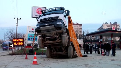 Kamyon çukura düştü - ADIYAMAN