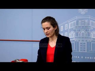 Punonjës të Ministrisë së Arsimit në fakultete  - Top Channel Albania - News - Lajme
