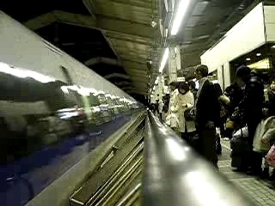 Arrivee du Shinkansen a la gare de Kyoto