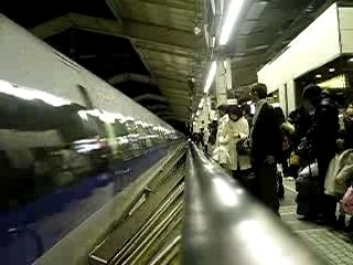 Arrivee du Shinkansen a la gare de Kyoto